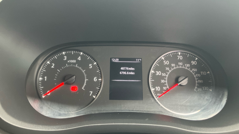 Renault Master Mwb Diesel Fwd MM35dCi 135 Business+ Medium Roof Van